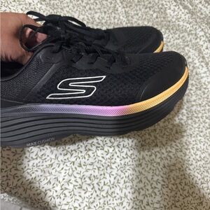 Skechers Women's max cushion only used 1 time